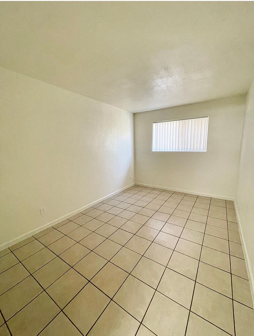 1331 E Vista Ave APT 3 photo 5