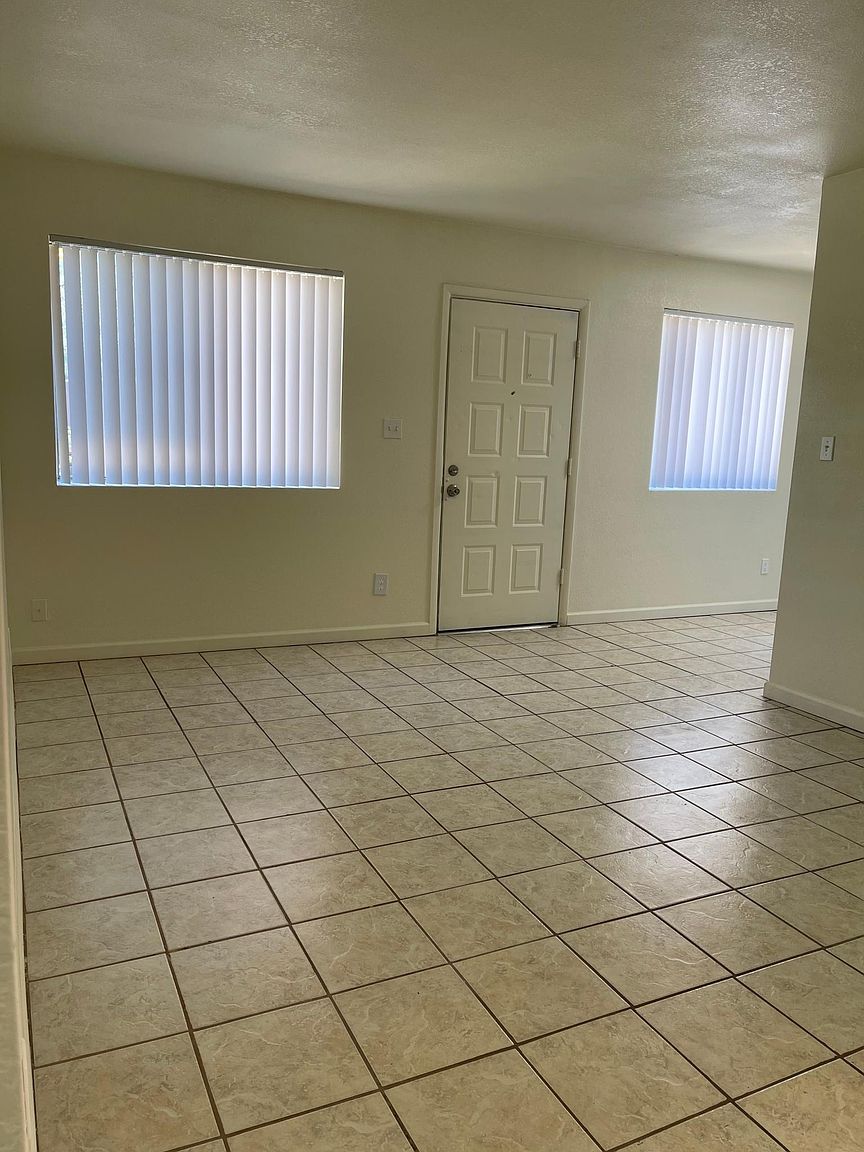 1331 E Vista Ave APT 3 photo 4