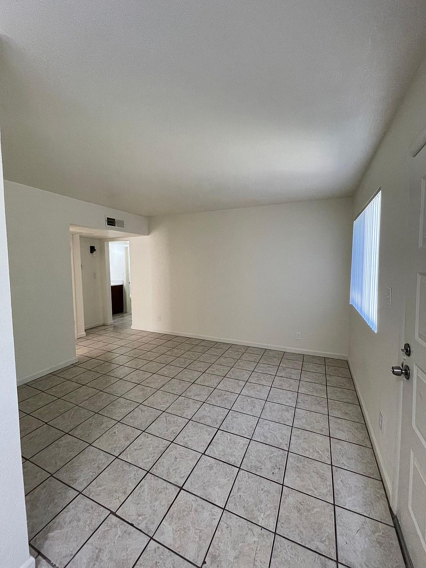 1331 E Vista Ave APT 3 photo 3