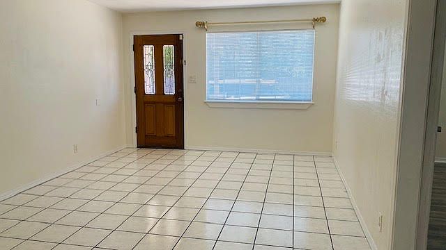 1BR/1BA Duplex on Orchard Ave · Hayward photo 2