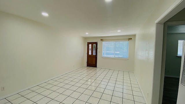 1BR/1BA Duplex on Orchard Ave · Hayward photo 3