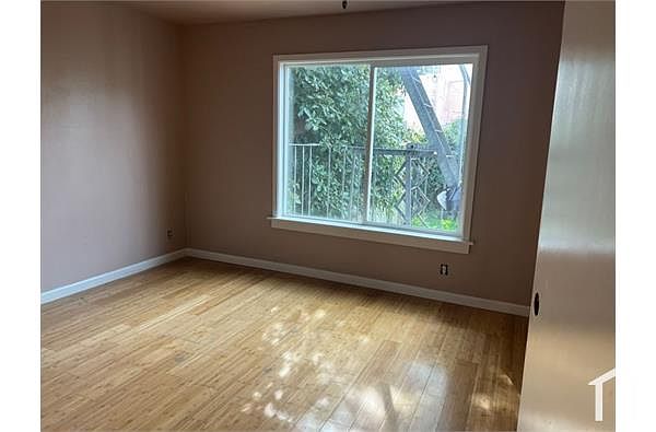 1736 La Salle Ave photo 3