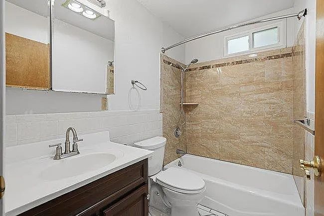 565 Crespi Dr photo 3