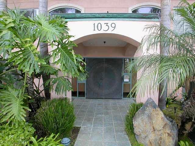 1039 Coast Blvd S photo 2