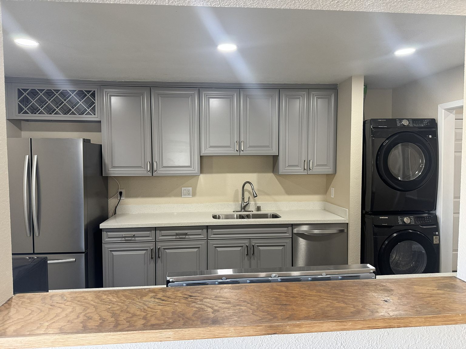 388 Santa Clara Ave photo 3