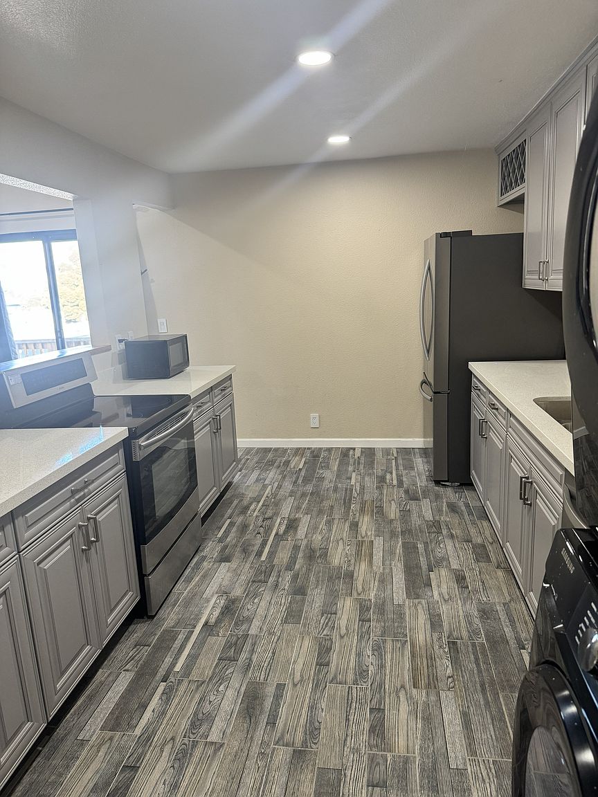 388 Santa Clara Ave photo 2