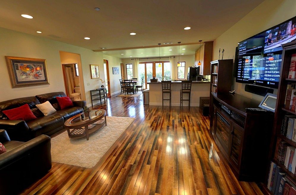 1510 Highland Dr photo 2