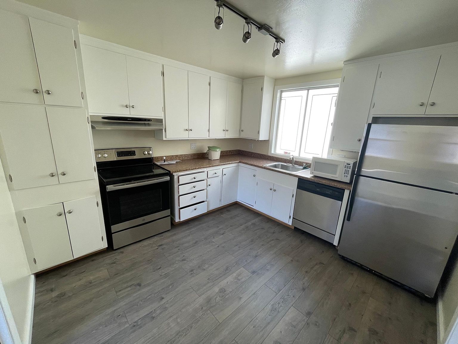 1666 Union St photo 5