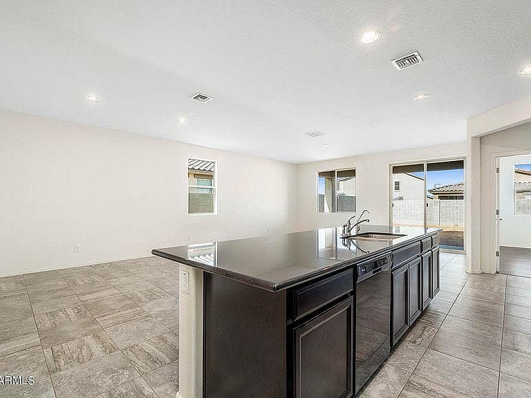 2146 W Tobias Way photo 4