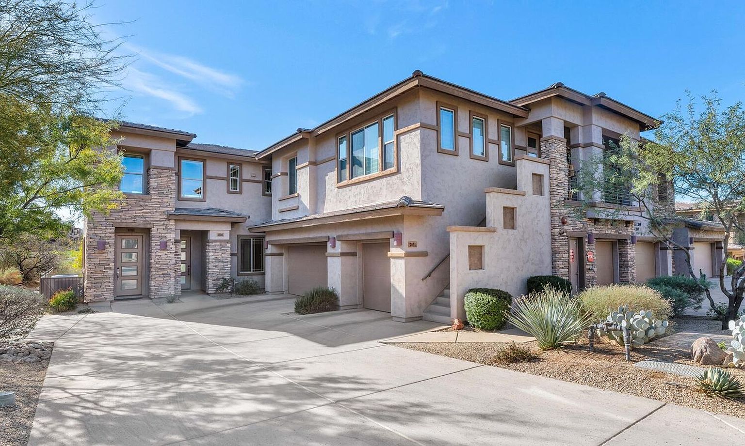10260 E White Feather Ln photo 3