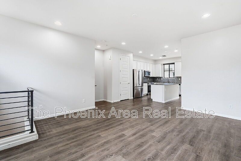 2090 S Dorsey Ln photo 2