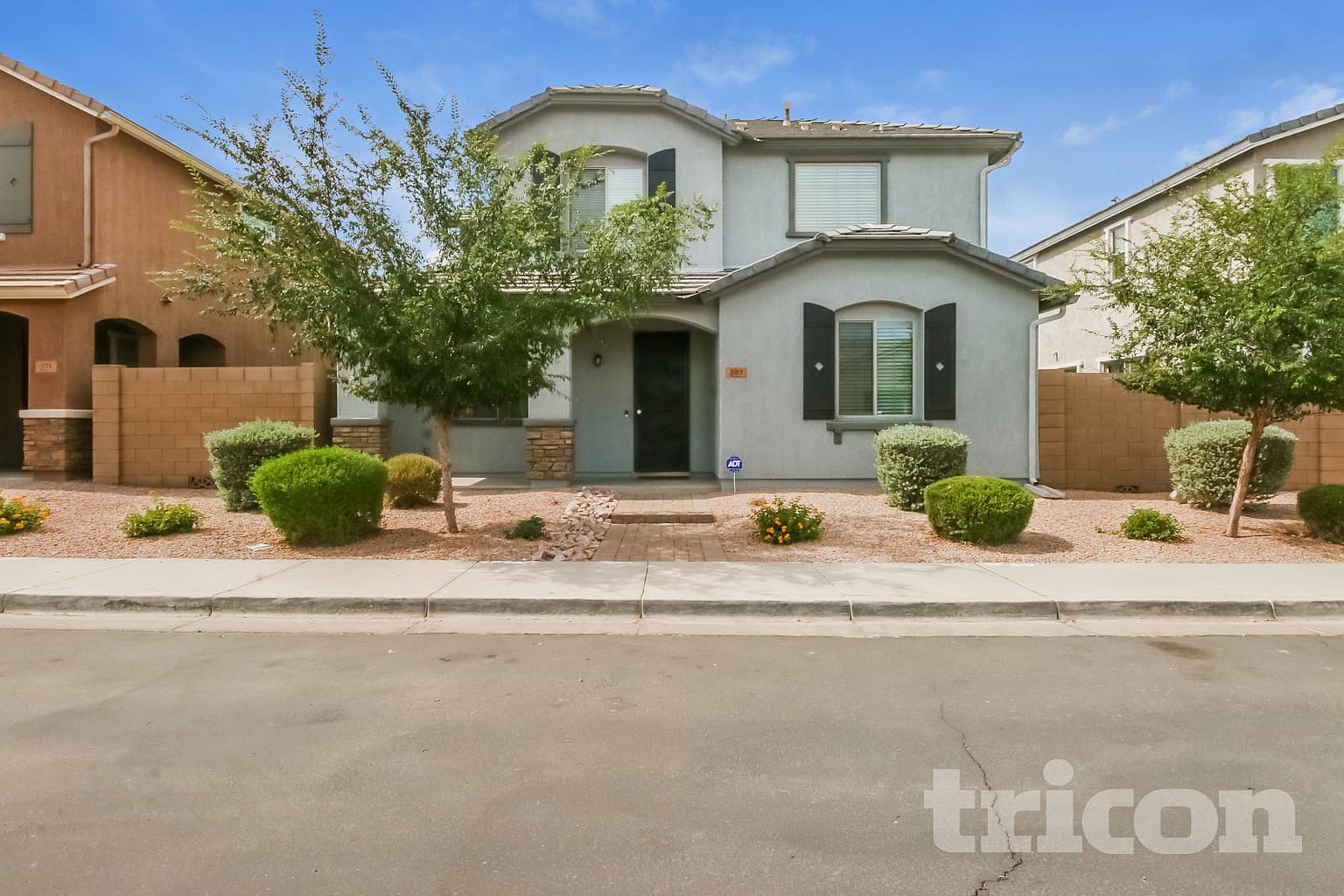 323 N 56th Pl Mesa, AZ 85205 photo 2