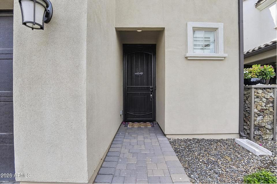 2419 W Gloria Ln photo 5