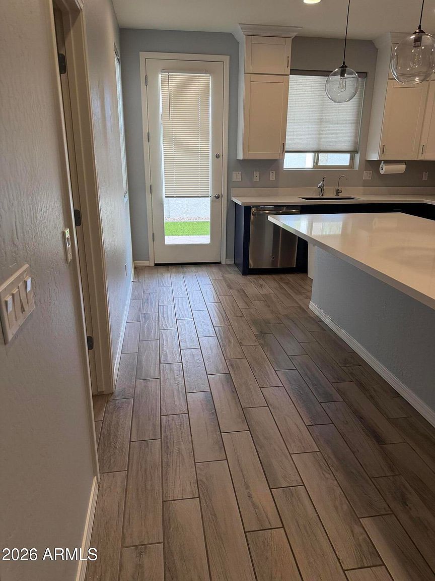 1563 W Marlin Dr photo 2