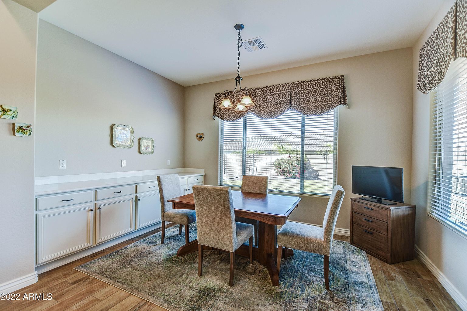 2364 E Susan Dr photo 4
