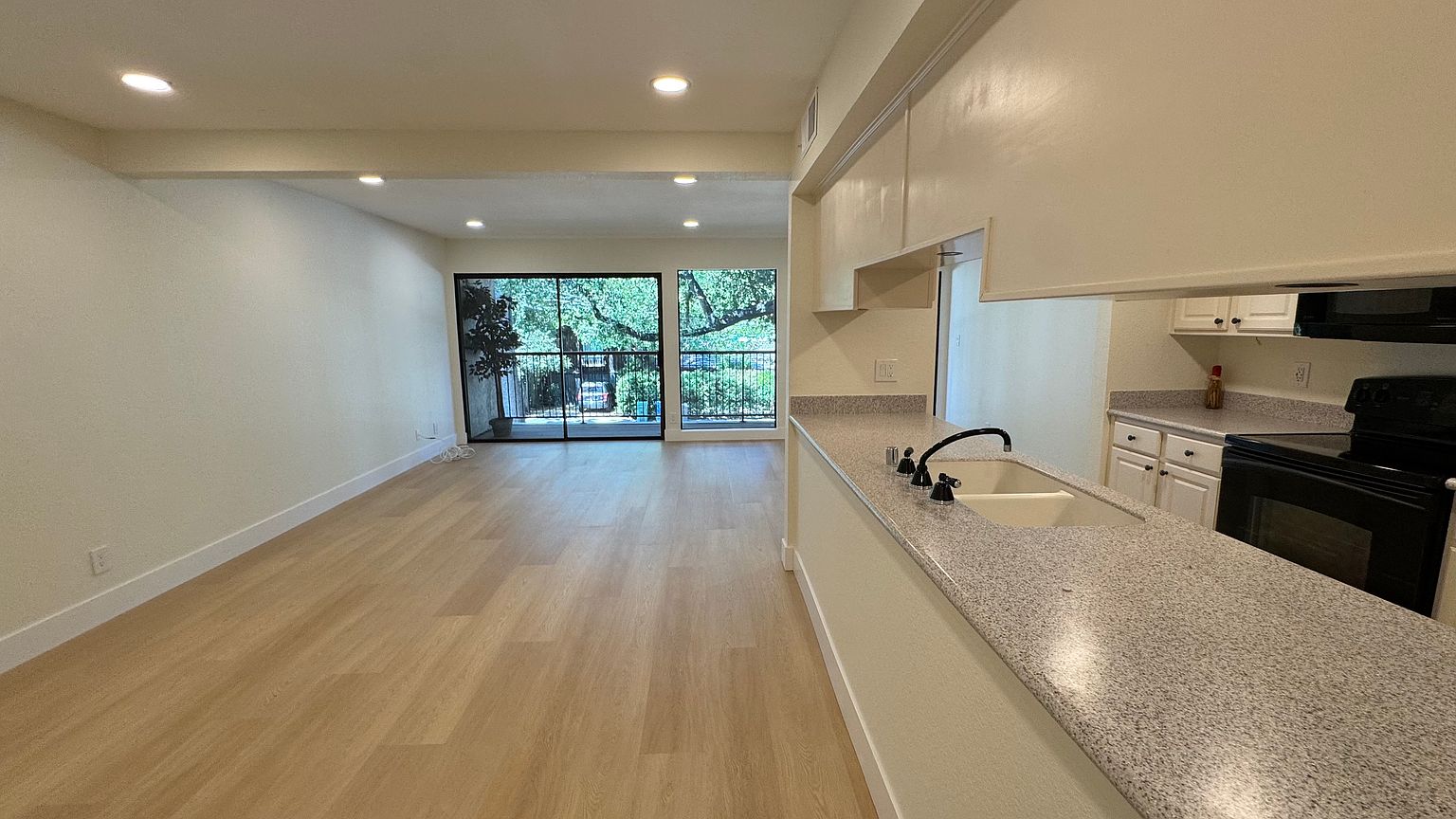 1600 Carmel Dr photo 2