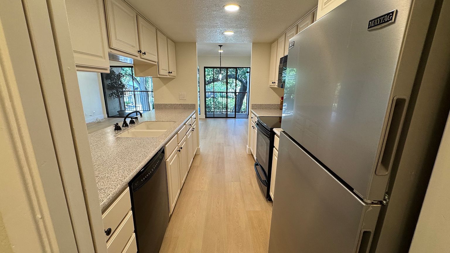 1600 Carmel Dr photo 4