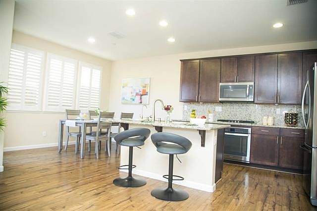 1048 Flurry Dr photo 3