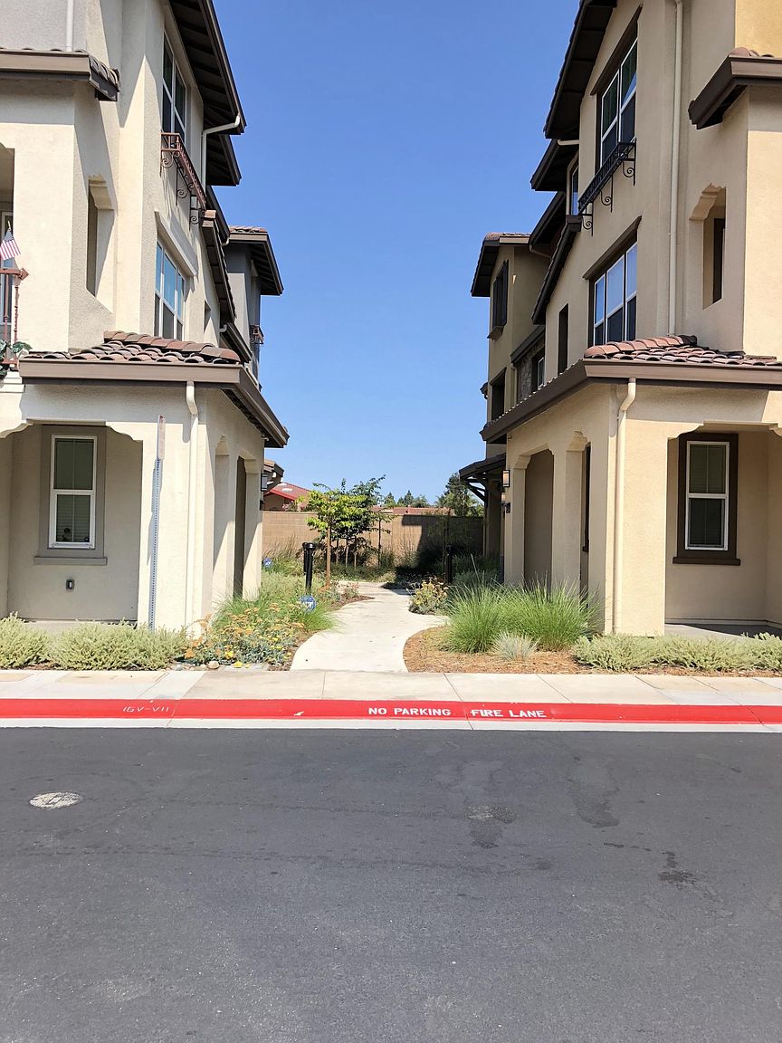34823 Awning Ter photo 3