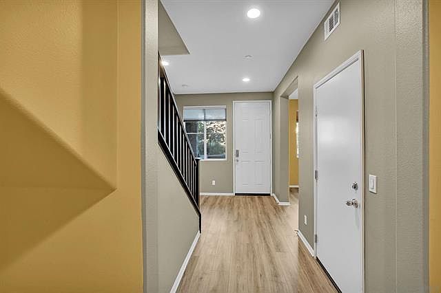 476 Prosperity Dr photo 5
