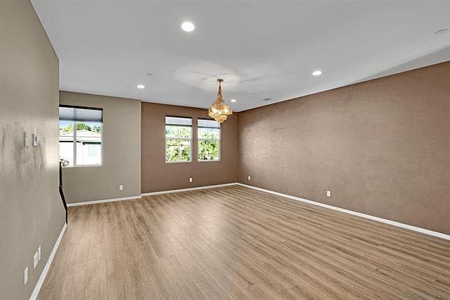 476 Prosperity Dr photo 3