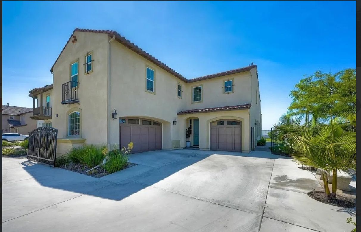 218 Newport Pier Way photo 2