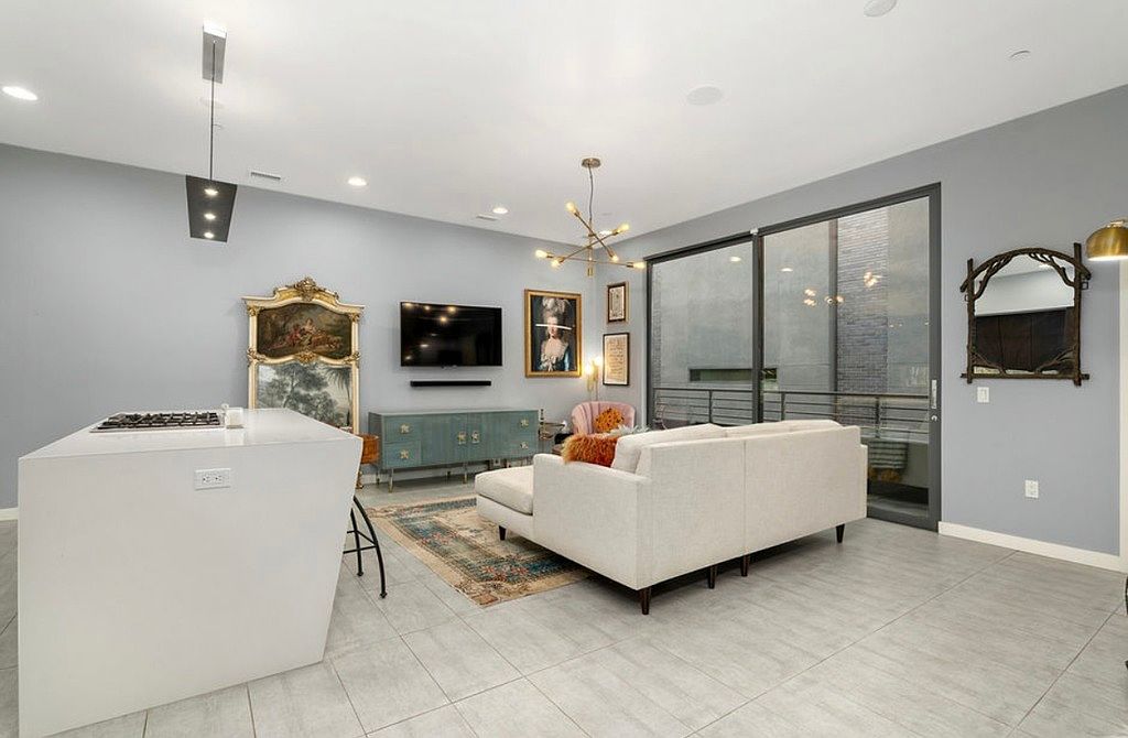 317 Upas St photo 4