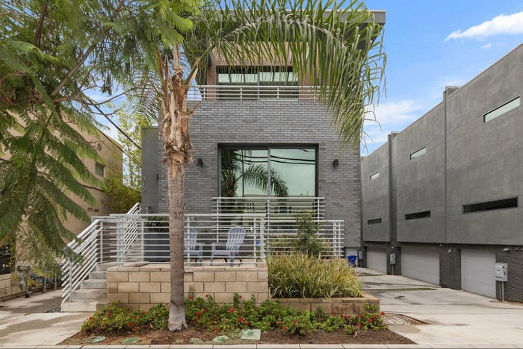317 Upas St photo 2