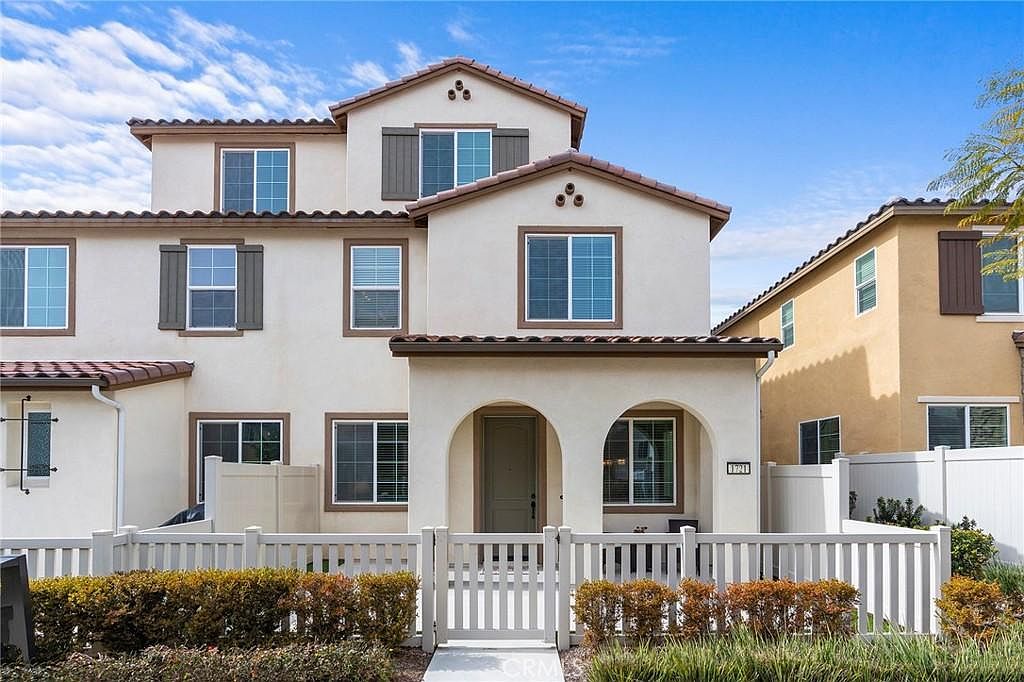 1721 Pantai Ave photo 2
