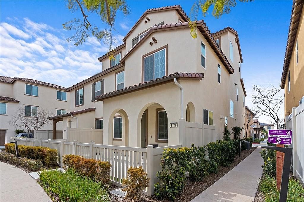 1721 Pantai Ave photo 4