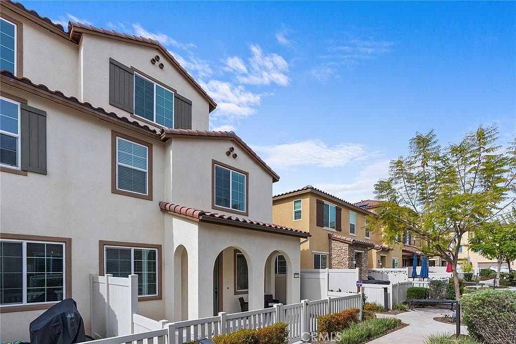 1721 Pantai Ave photo 3