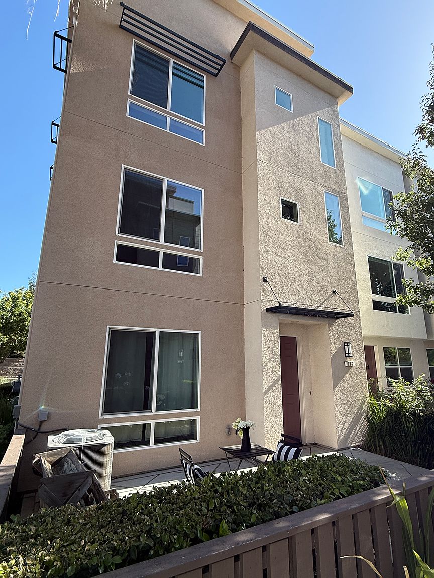 502 Ellicott Loop