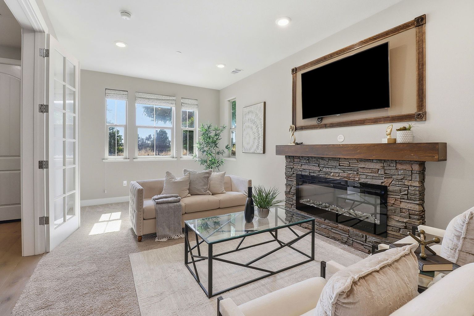 1626 California Cir photo 3