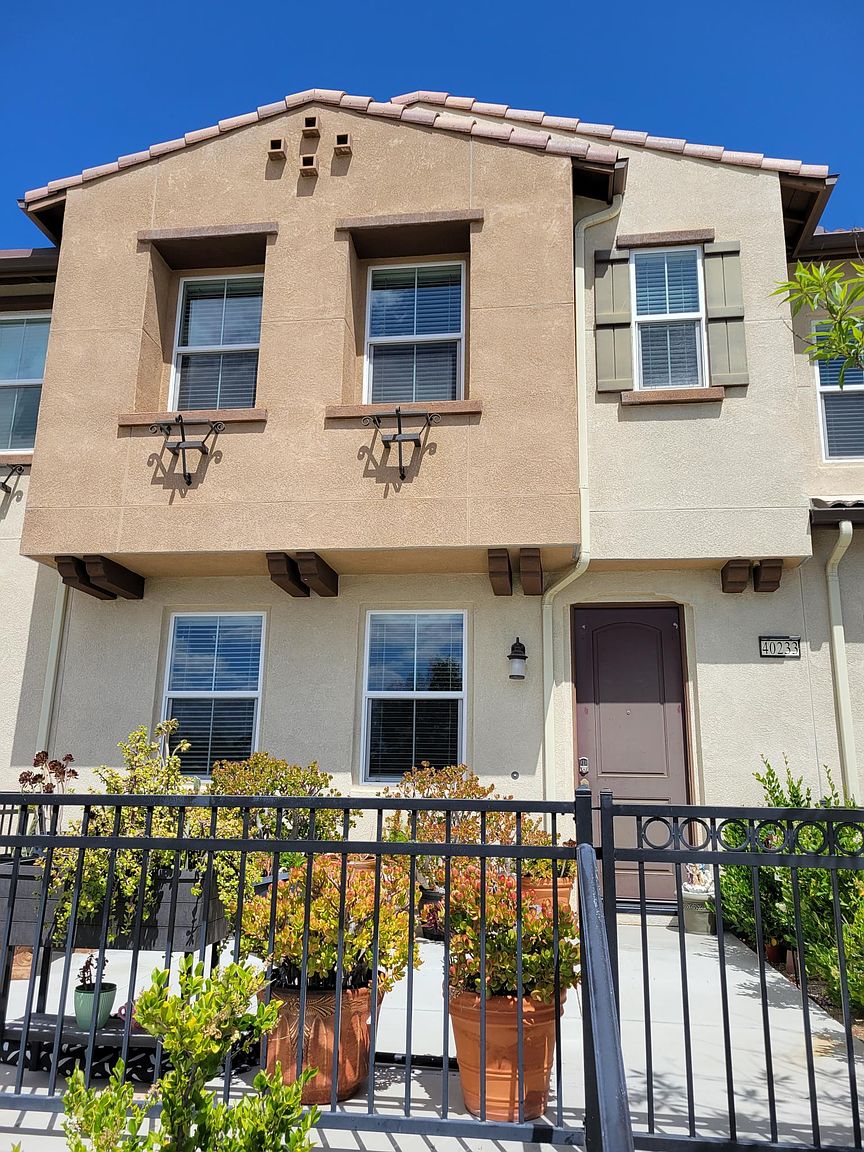 40233 Calle Real
