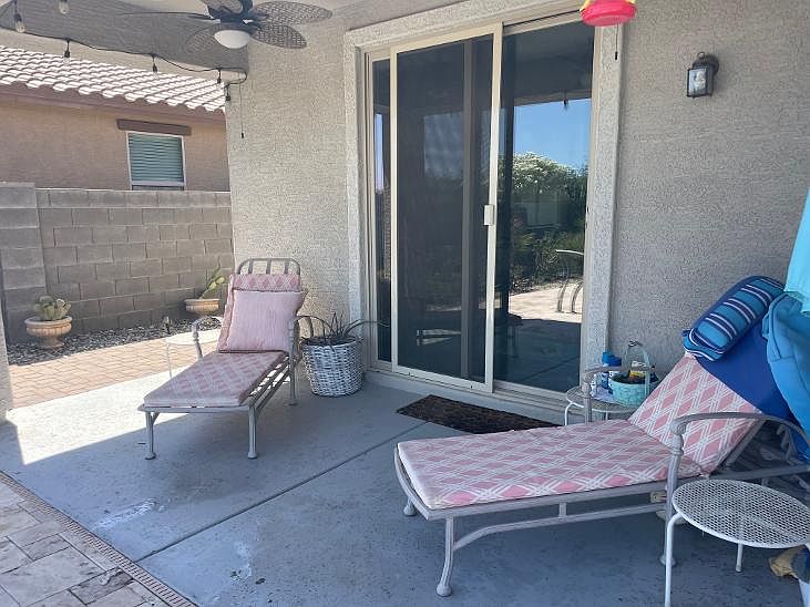 14592 W Dahlia Dr photo 2