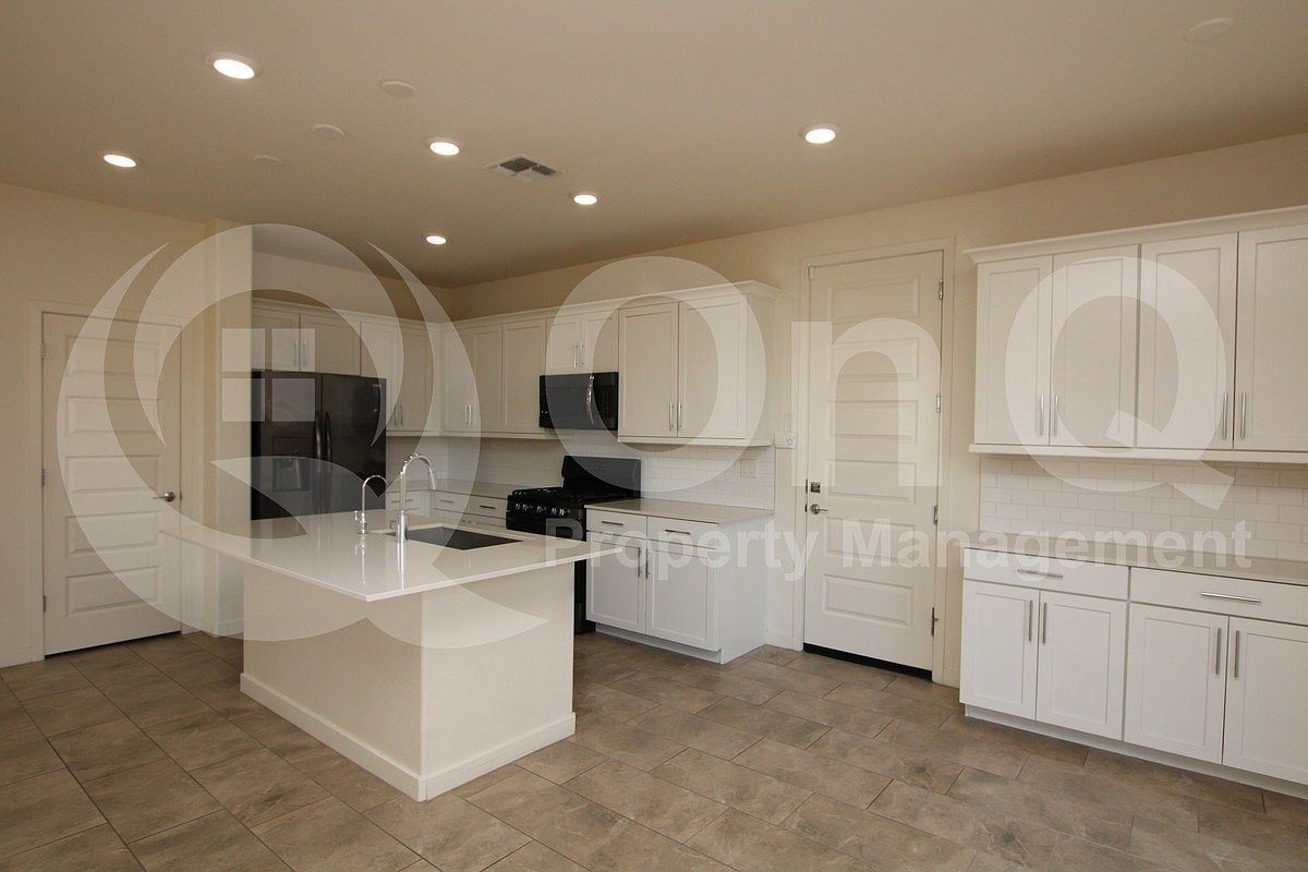 943 E Danbury Dr Phoenix, AZ 85022 photo 4