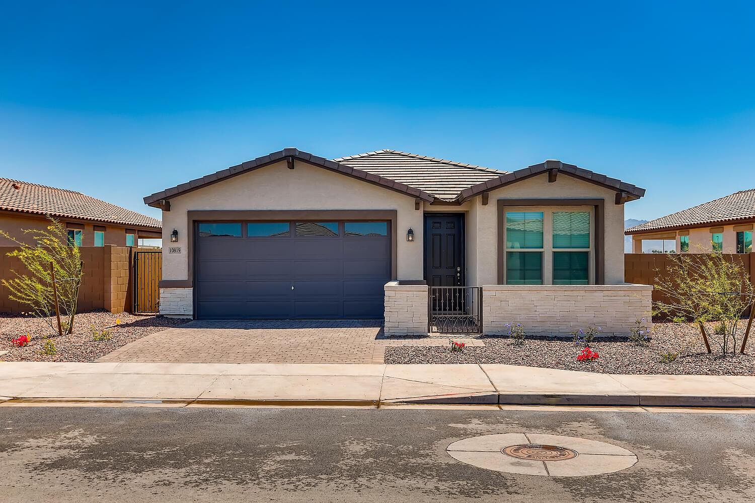 10819 W Lincoln St photo 2