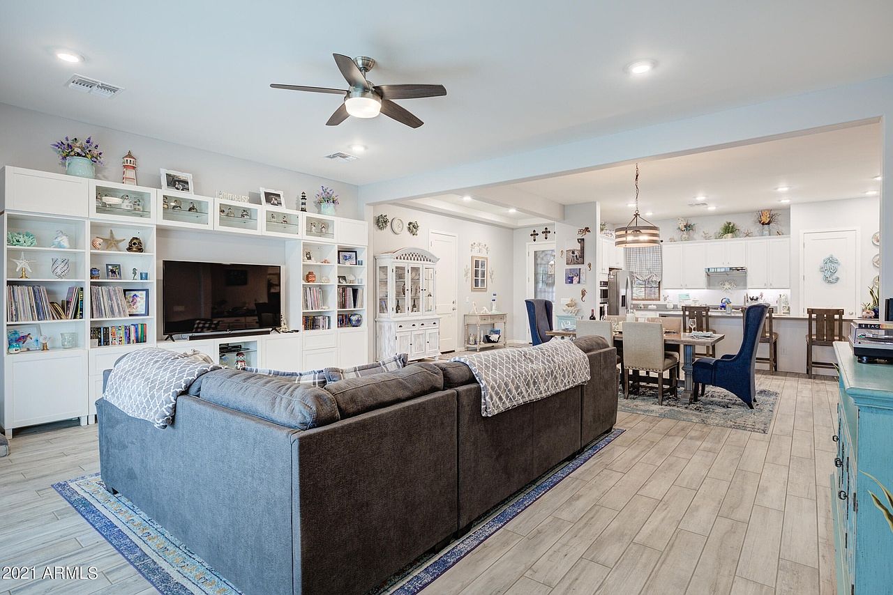 17222 W Echo Ln photo 4