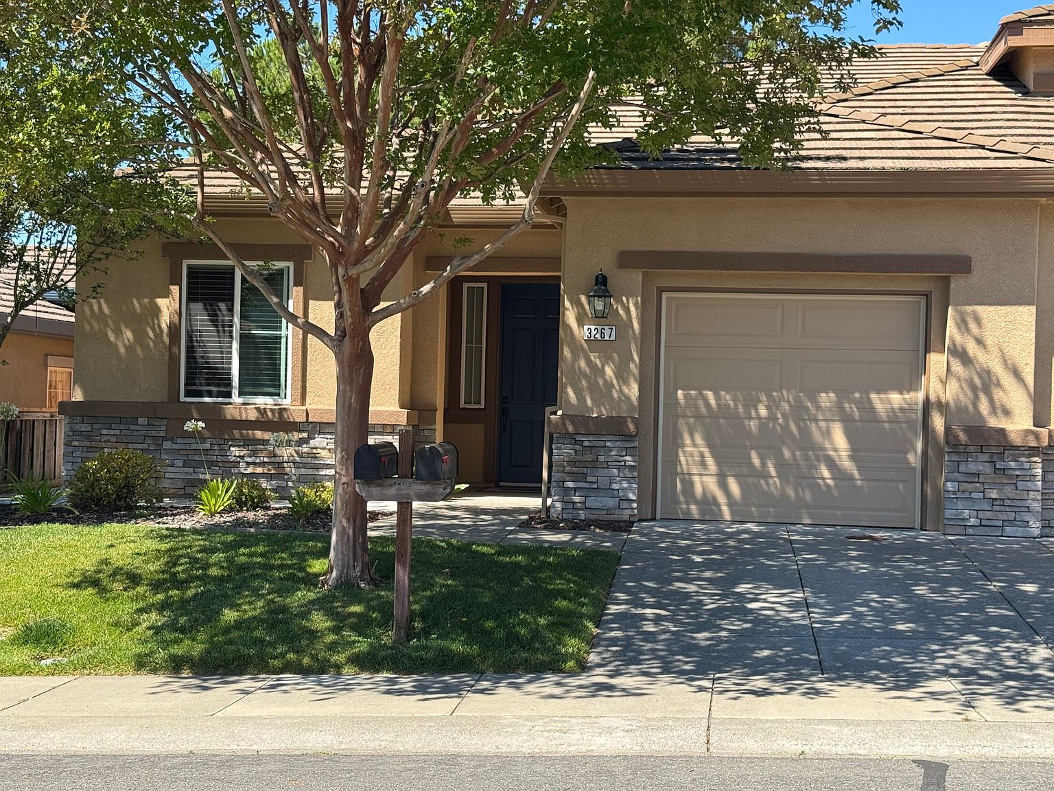 3267 Inwood Place photo 2