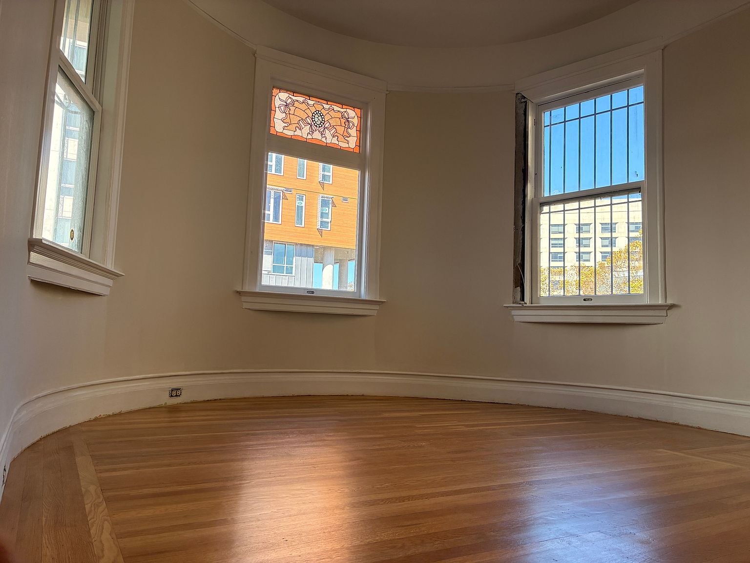 3BR/2BA Single Family House on 8th St · Oakland photo 4