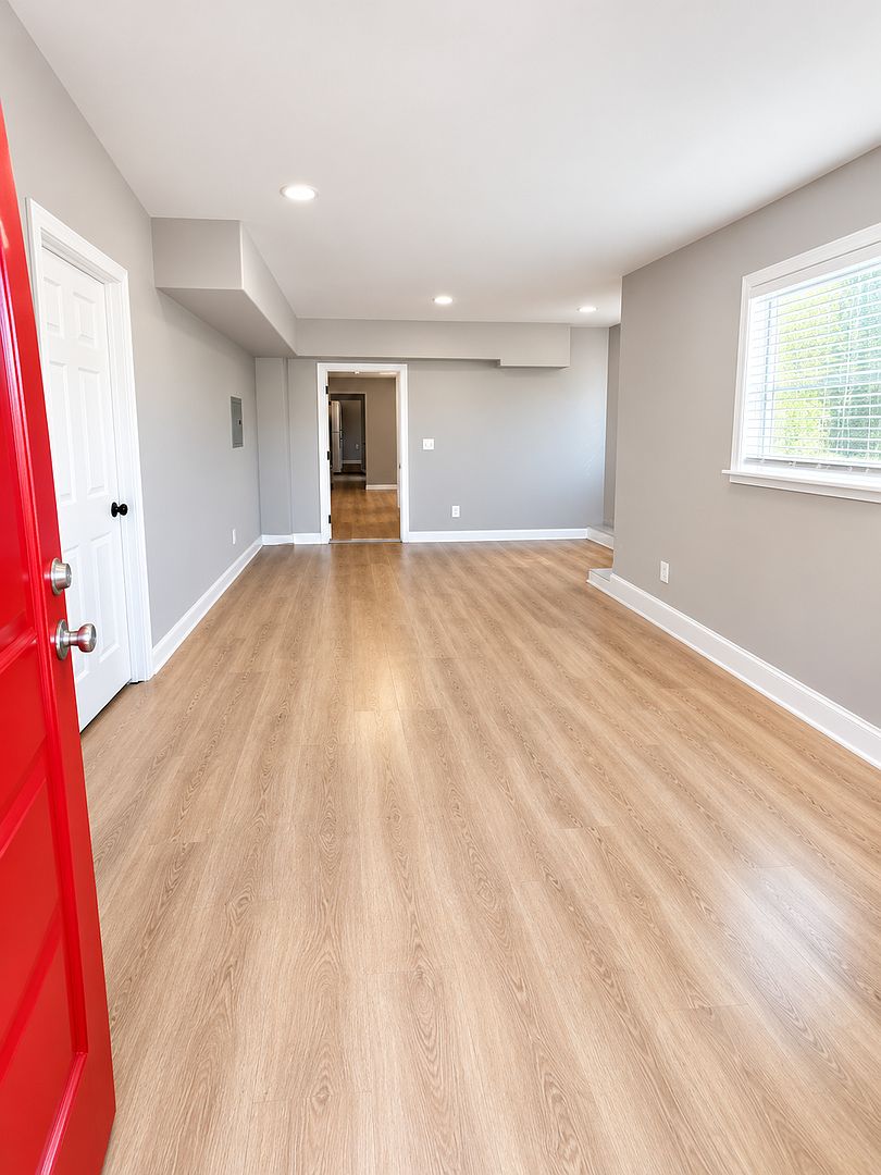 542 Lewis St photo 2