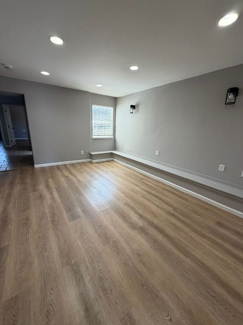 542 Lewis St photo 5