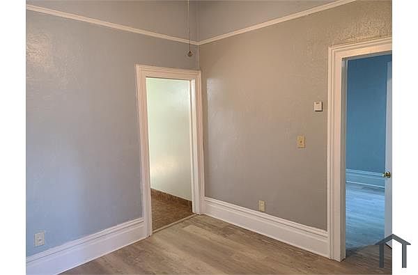 2011 Linden St photo 5
