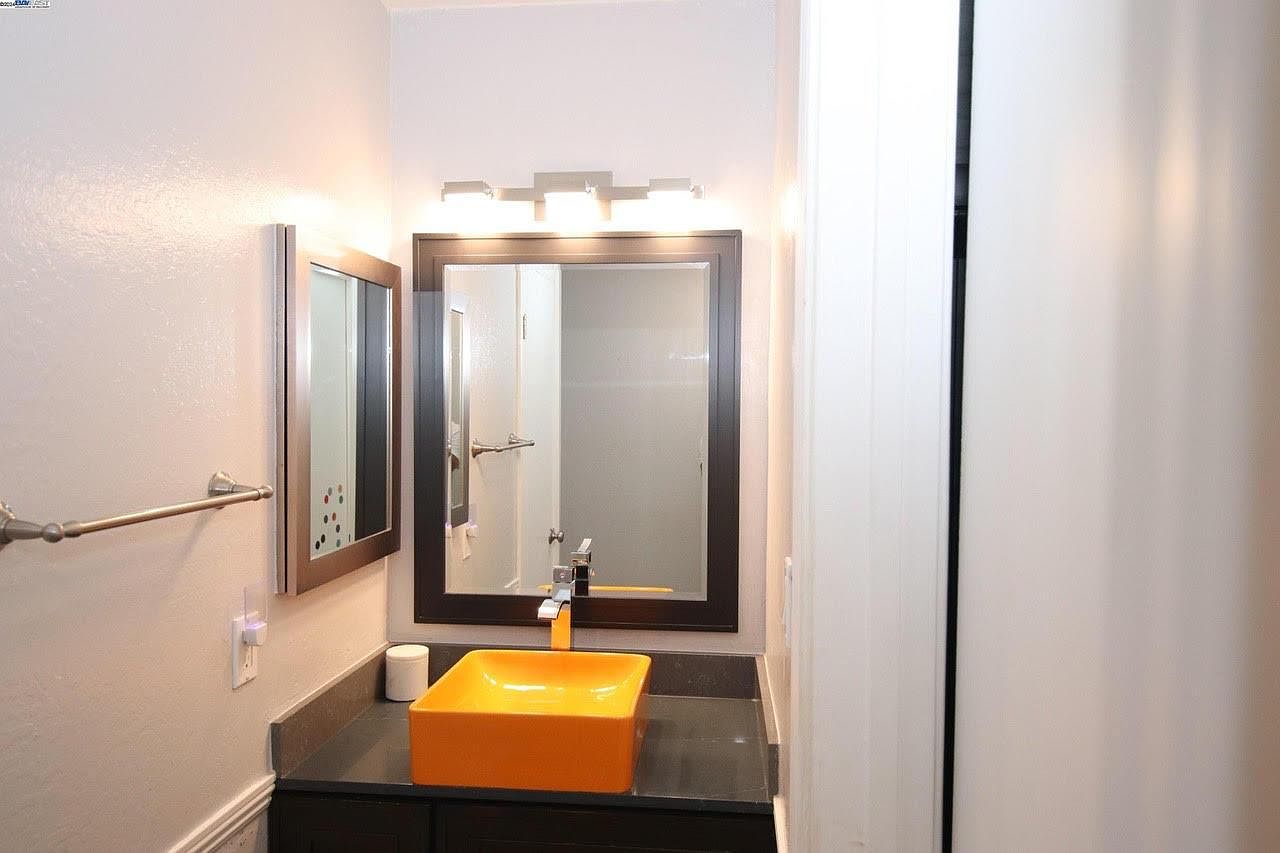 Beautiful Remodeled Adams Point Condo photo 5
