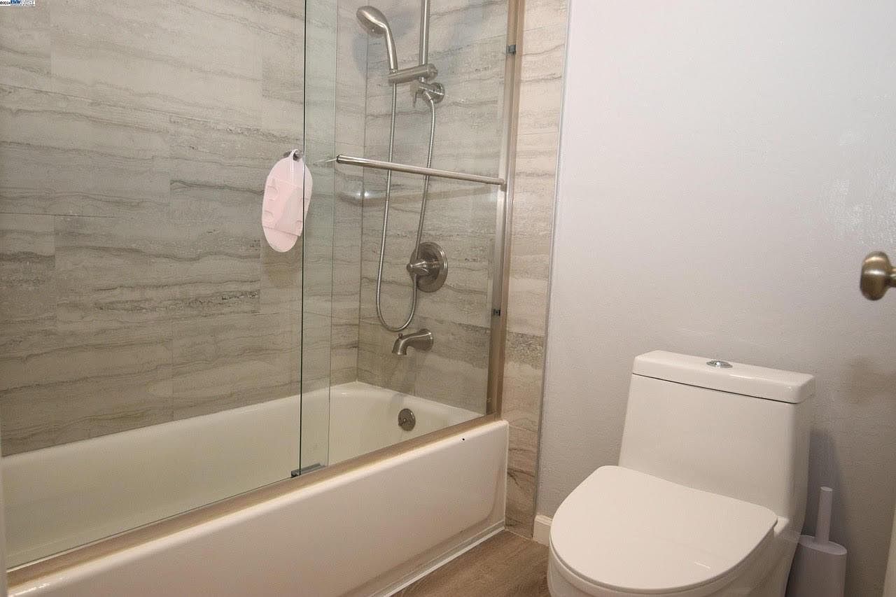 Beautiful Remodeled Adams Point Condo photo 4