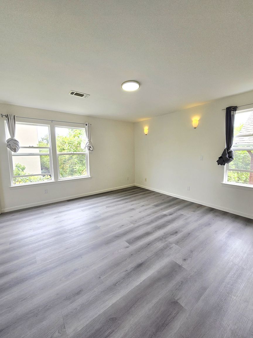 524 Oakland Ave photo 3
