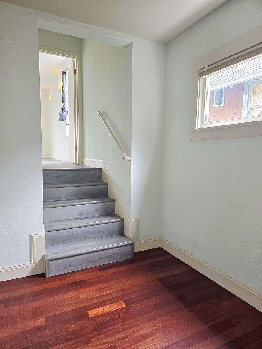 524 Oakland Ave photo 2
