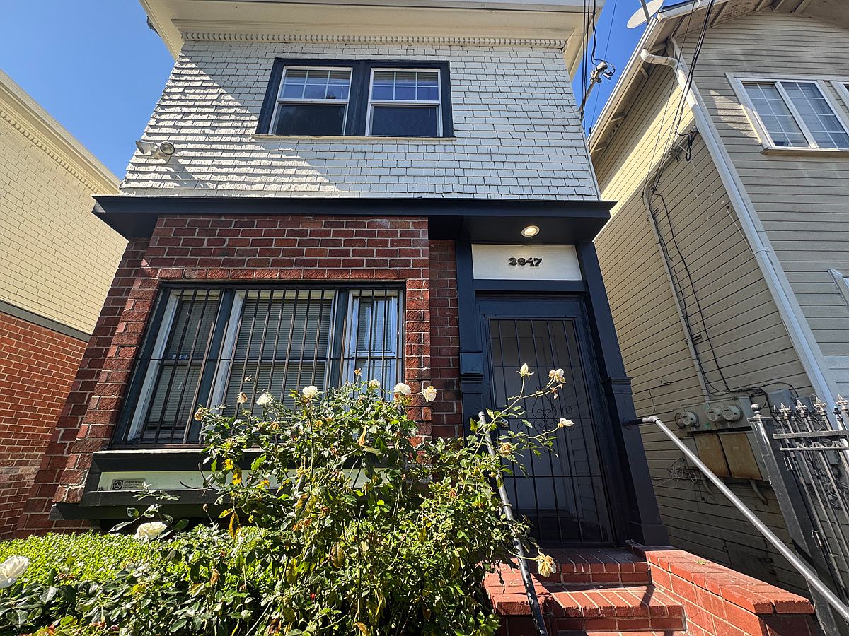 3647 West St photo 2
