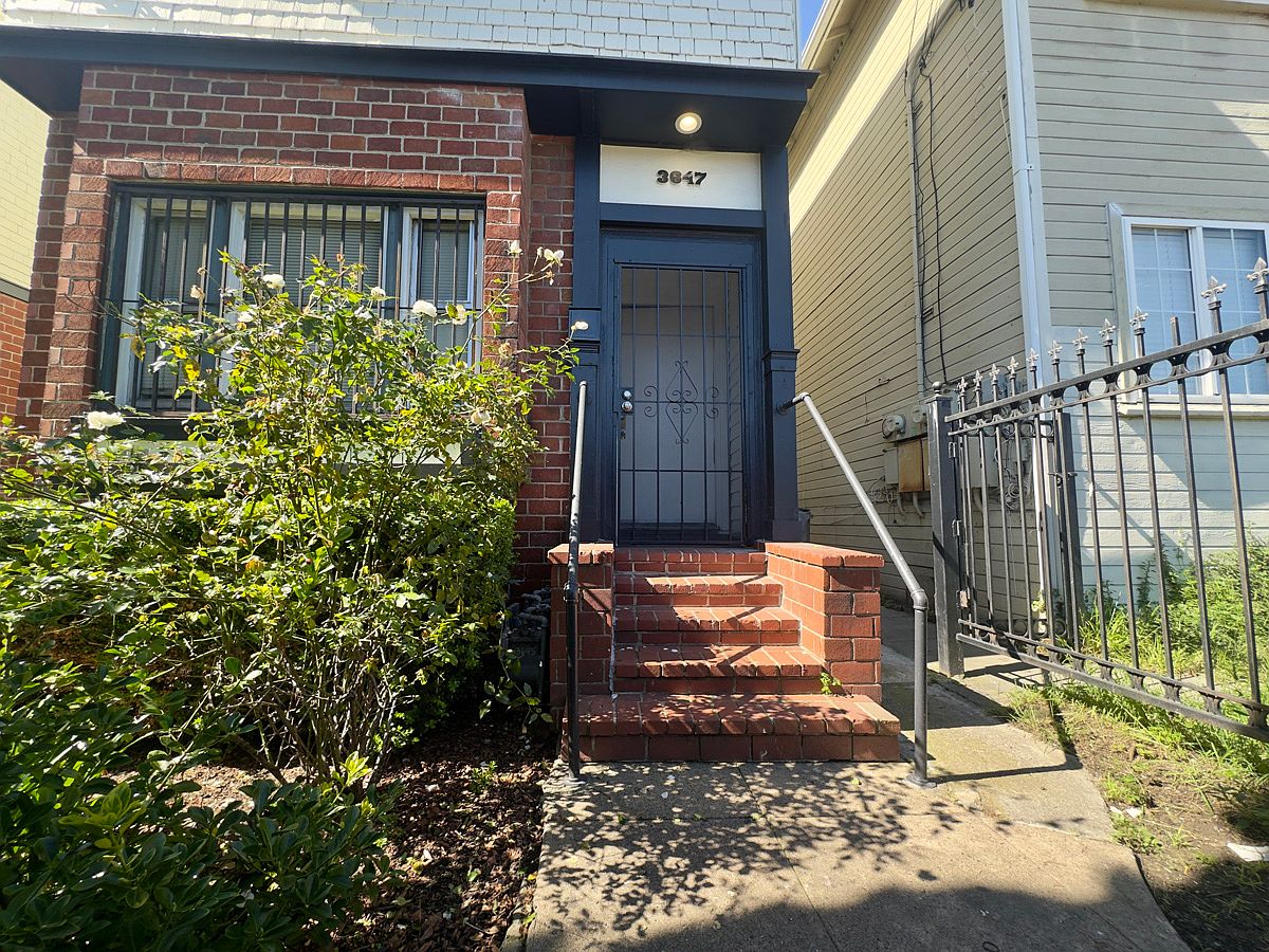 3647 West St photo 3