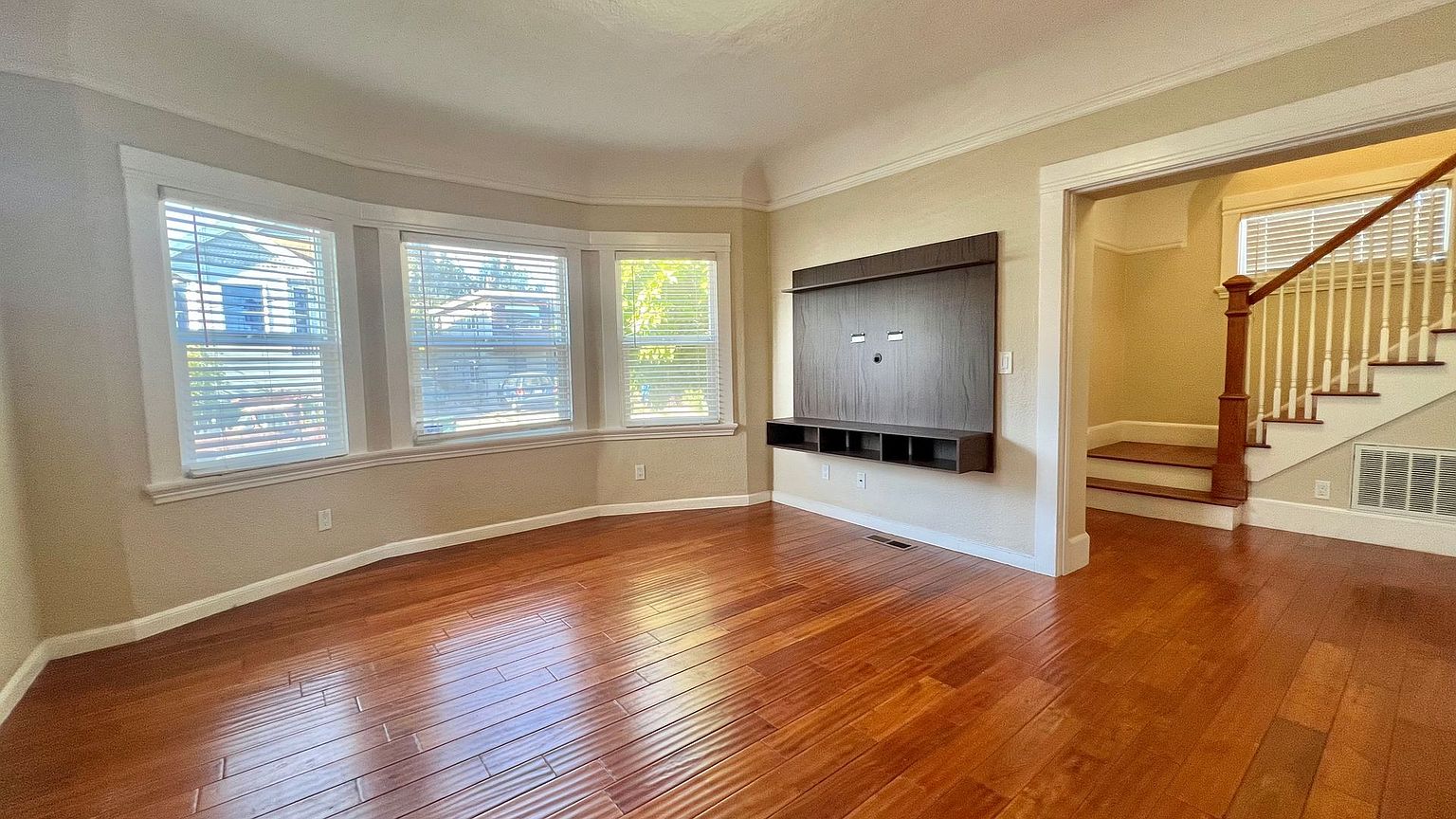 2BR/1BA Apartment on 39th St · Oakland photo 3